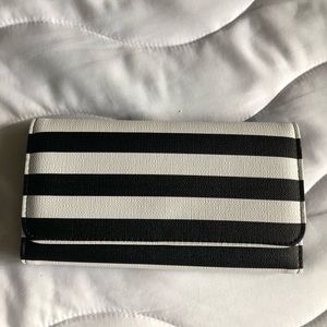 NWOT Kut Clutch